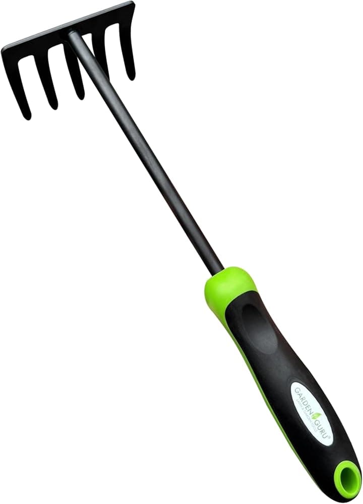 Garden Guru Herramienta de cultivador con rastrillo manual – Acero al carbono fuerte para máxima resistencia – Resistente al óxido – Mango ergonómico – Ideal para jardinería, cultivo, aflojamiento, desmalezado, preparación del suelo