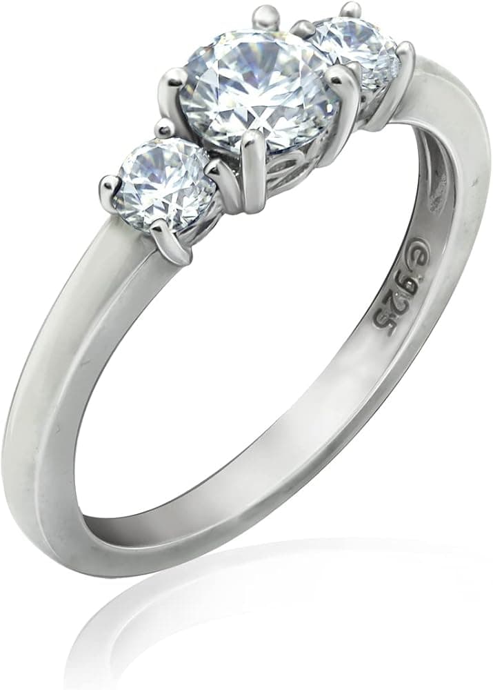 Anillo redondo de 3 piedras de plata de ley chapada en platino o oro hecho con circonita cúbica de Infinite Elements (anteriormente colección Amazon)