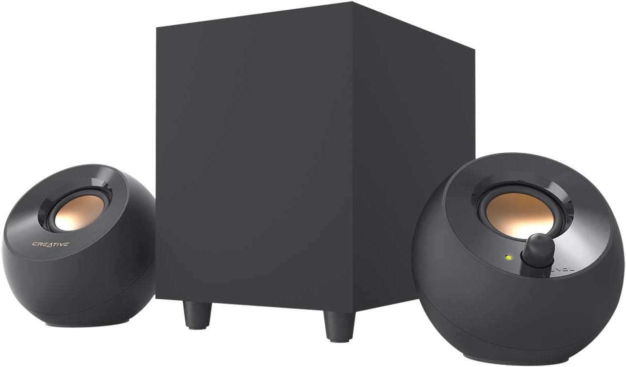 Altavoces de escritorio Creative Pebble Plus 2.1 alimentados por USB con potente subwoofer descendente y controladores de campo lejano, hasta 8 W RMS de potencia total para computadoras PC y portátiles (negro) | Altavoces 2.1, Audio USB, Subwoofer, Graves Profundos, Audio de Campo Lejano, Altavoces de Escritorio, Audio para PC