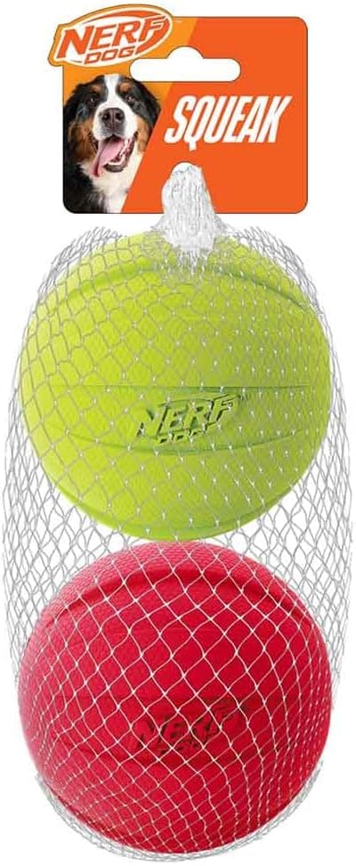 Nerf Dog Classic Squeak Ball Juguete para perros al aire libre, juguete para buscar pelotas para perros de 3.8 pulgadas, juguete chirriante para razas medianas y grandes, verde/rojo, 2 unidades
