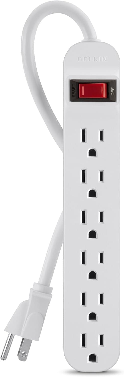 Regleta de 6 tomacorrientes Belkin, cable de 3 pies | Carcasa de plástico compacta, oficina en casa, ordenador de sobremesa, pequeños electrodomésticos, cocina, uso en viajes.