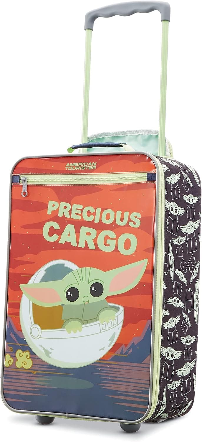 American Tourister Equipaje vertical de lado blando Disney para niños, Star Wars The Child, equipaje de mano de 18 pulgadas