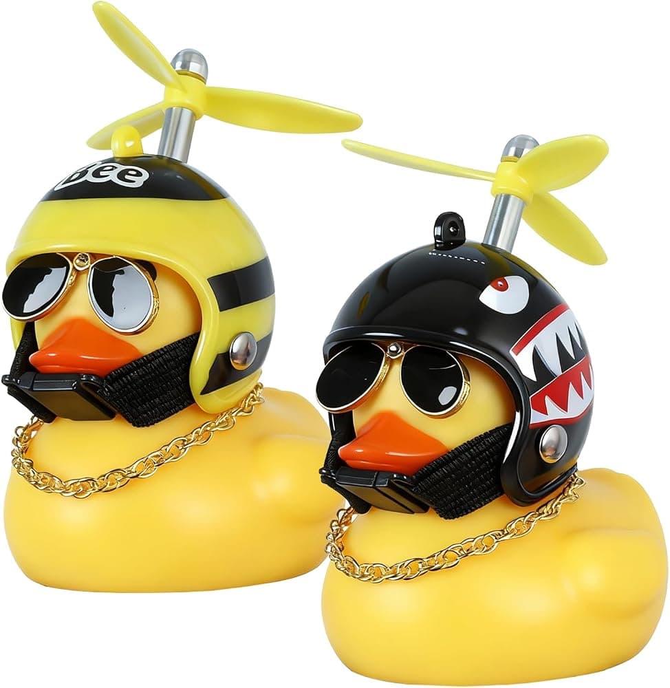 Paquete de 2 patos de goma para bicicleta con casco de hélice, vendaje y cadena dorada | Squeeze Duck - Cuernos de bicicleta con accesorios geniales para coche, decoración divertida para salpicadero de coche, motocicleta y bicicleta