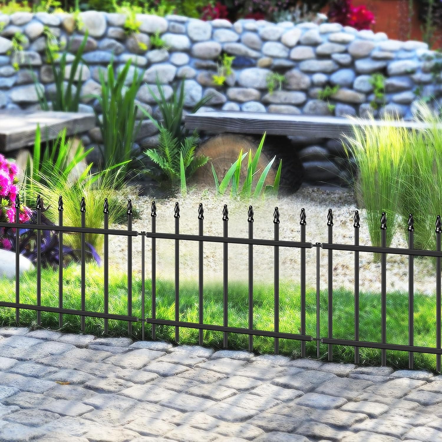 Valla decorativa de metal para jardín, 18 x 10 pies, borde de valla pequeña con estacas | 5 paneles, valla corta de hierro forjado para macizos de flores, césped y paisaje, borde de valla con decoración de columna romana, color negro