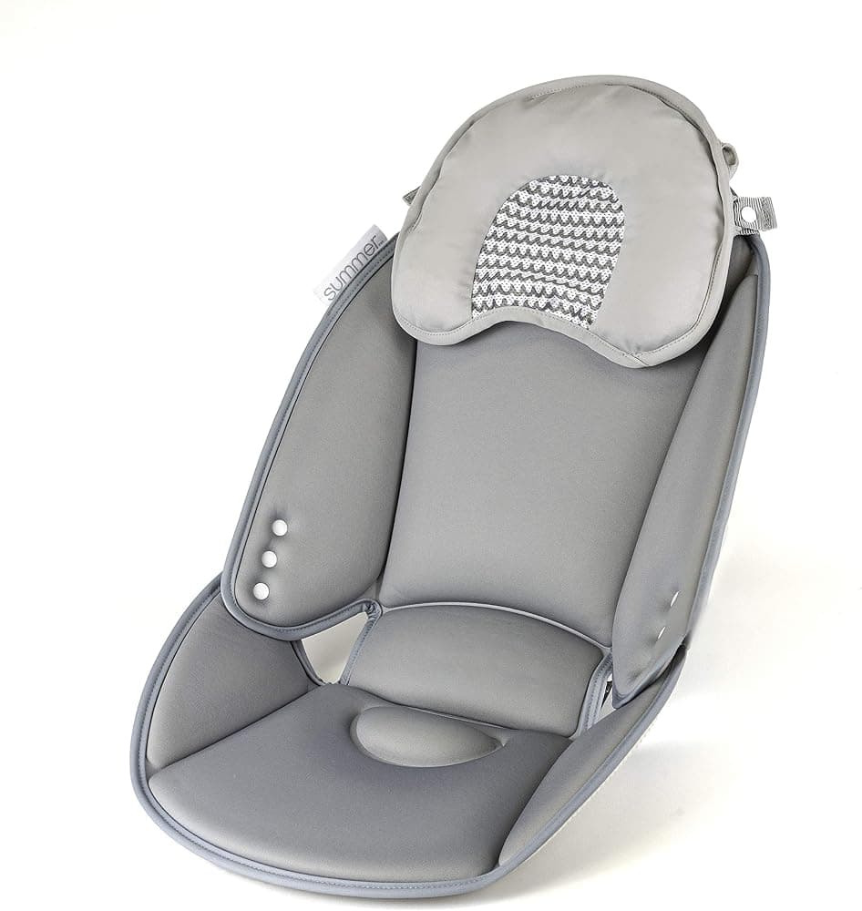 Bañista de verano para bebé con soporte cómodo en el fregadero – Baña a recién nacidos de hasta 6 meses con confianza directamente en el fregadero – El cojín de espuma moldeada por compresión para fregadero de baño para bebé es ajustable e incluye agarres antideslizantes