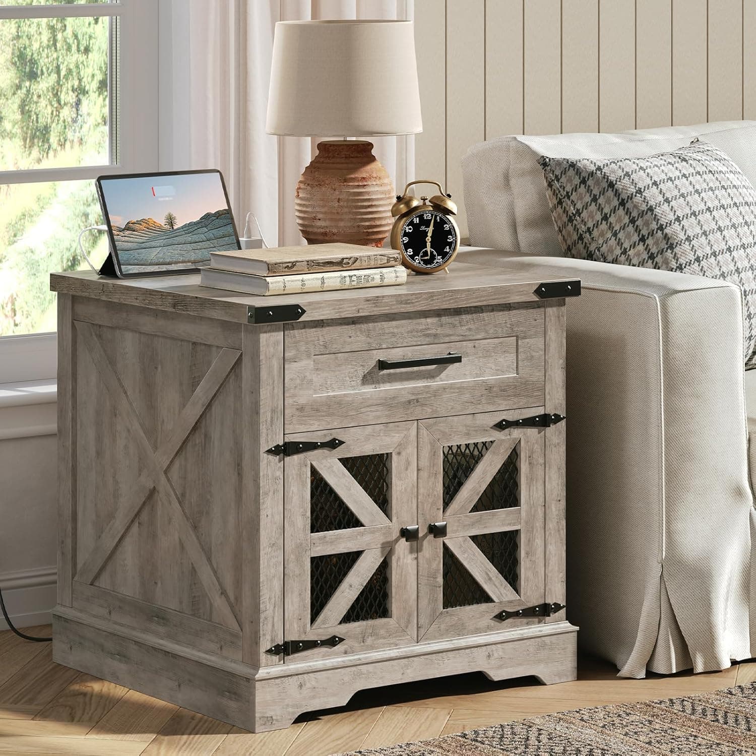 Mesa auxiliar de granja con estación de carga, mesa auxiliar grande para sofá de 24 pulgadas con cajón, mesa auxiliar grande para sala de estar, mesita de noche de madera con tomacorriente, cuadrada, Greige