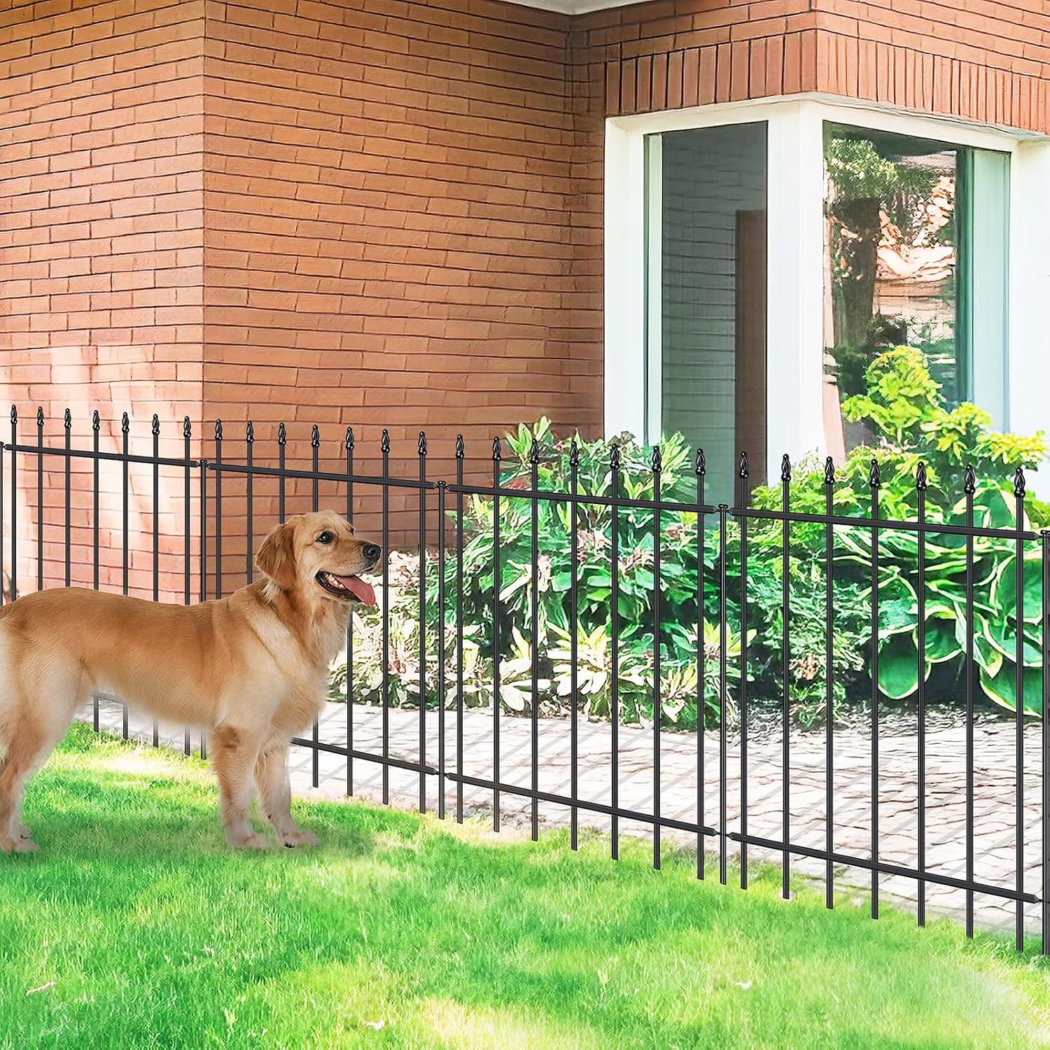 Valla decorativa de metal para jardín de 30 x 10 pies, borde de valla exterior con estacas | 5 paneles, valla corta de hierro forjado para perros y macizos de flores, valla temporal de acero sin excavación con decoración de columna romana, color negro