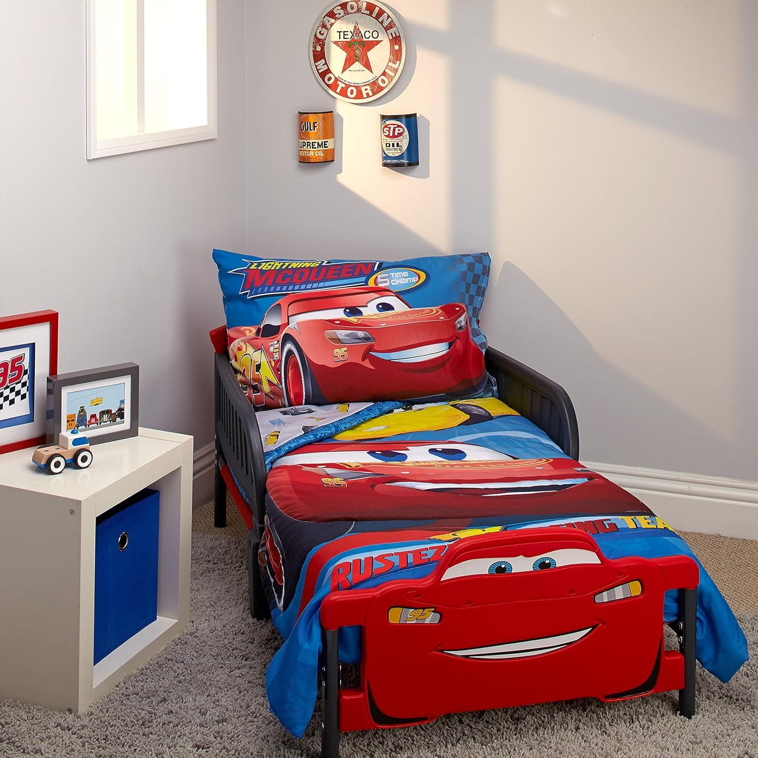 Disney Cars Rusteze Racing Team Juego de cama para niños pequeños de 4 piezas, azul/rojo/amarillo/blanco