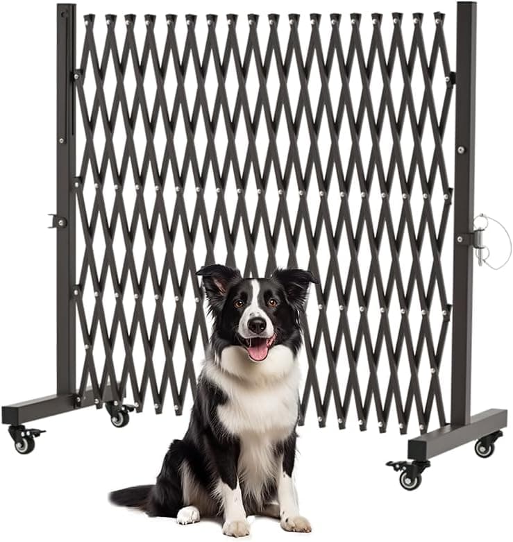 GYMTIME Barricada expandible de metal, barrera de seguridad portátil con ruedas, puerta de seguridad plegable móvil flexible, valla de tráfico retráctil para el hogar, garaje, jardín, 8 pies, 34 pulgadas de alto