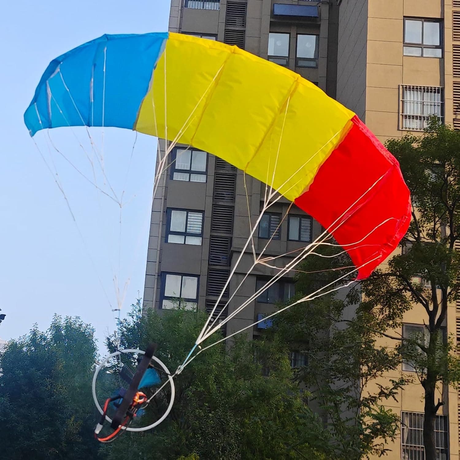 Parapente rc de 81 cm Kit PNP 1020 Motor cepillado Control remoto Paramotor 30D Paracaídas de tela de paraguas de nailon Equipo de vuelo para parapente interior (sin batería)